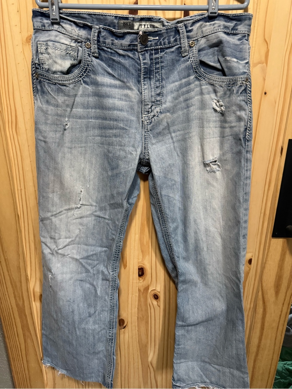 Men’s BKE Tyler 34s Distressed Jeans Light Blue